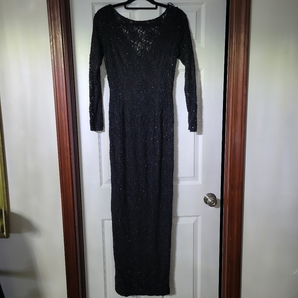 Carmen Marc Valvo Long Black V-Neck & V-Back Beaded Floral Design Gown w Slit, 8
